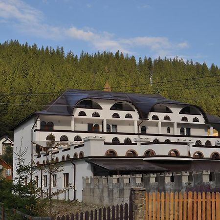 The Castle Apartment Гура-Гуморулуй Экстерьер фото