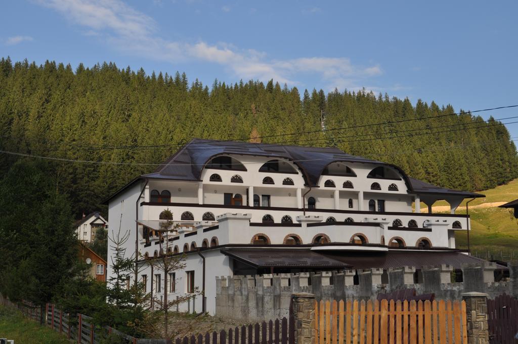 The Castle Apartment Гура-Гуморулуй Экстерьер фото