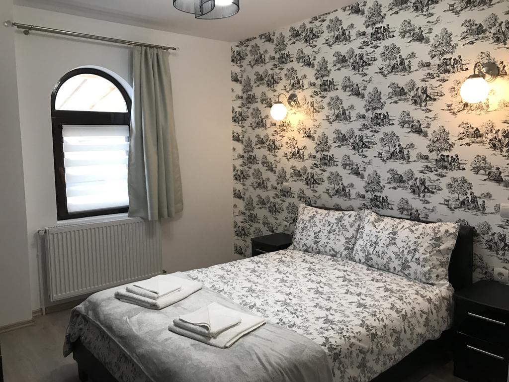 The Castle Apartment Гура-Гуморулуй Номер фото